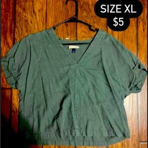 SIZE XL cropped universal threads top